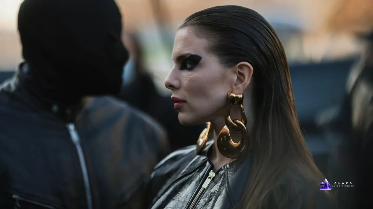 Julia Fox: Actress, Writer, and Contemporary Fashion Icon with a Pansexual Identity