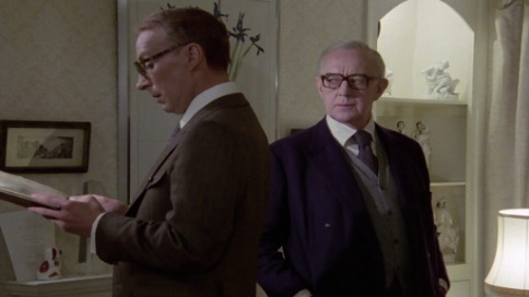 بهترین سریالهای جاسوسی دنیا که باید تماشا کرد 7 3. خیاط، سرباز، جاسوس (Tinker Tailor Soldier Spy)