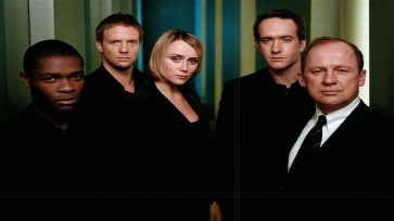 بهترین سریالهای جاسوسی دنیا که باید تماشا کرد 9 5. ماموران مخفی (Spooks)